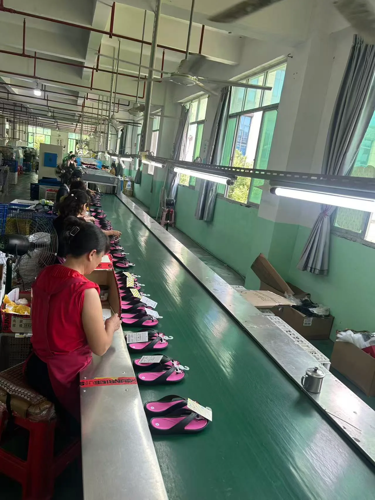 Flip-flops on the production and packing line