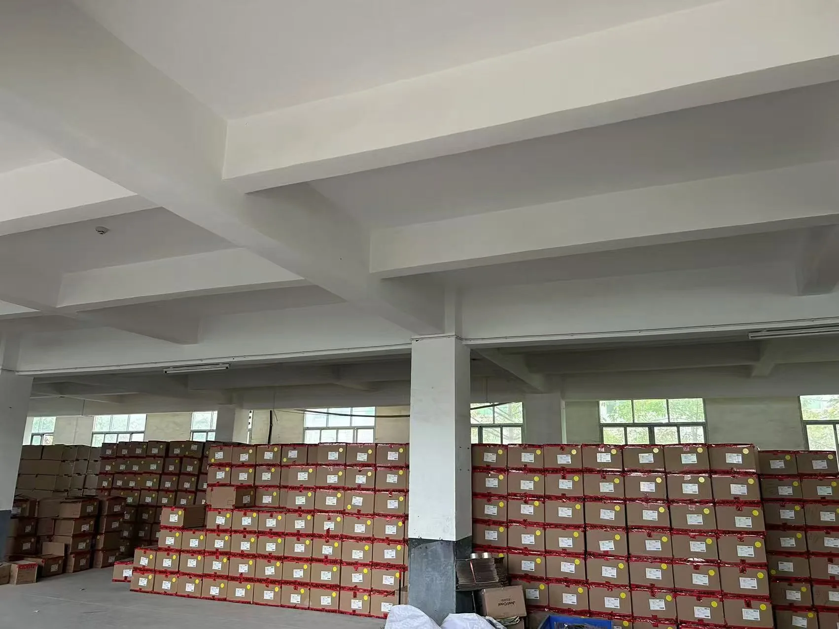 Overview of the carton storage area